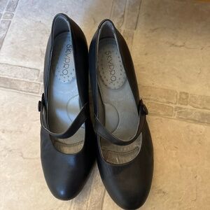 Sky pro flight  ‘Lisa Marosek” flight attendant shoes 36.5 navy leather